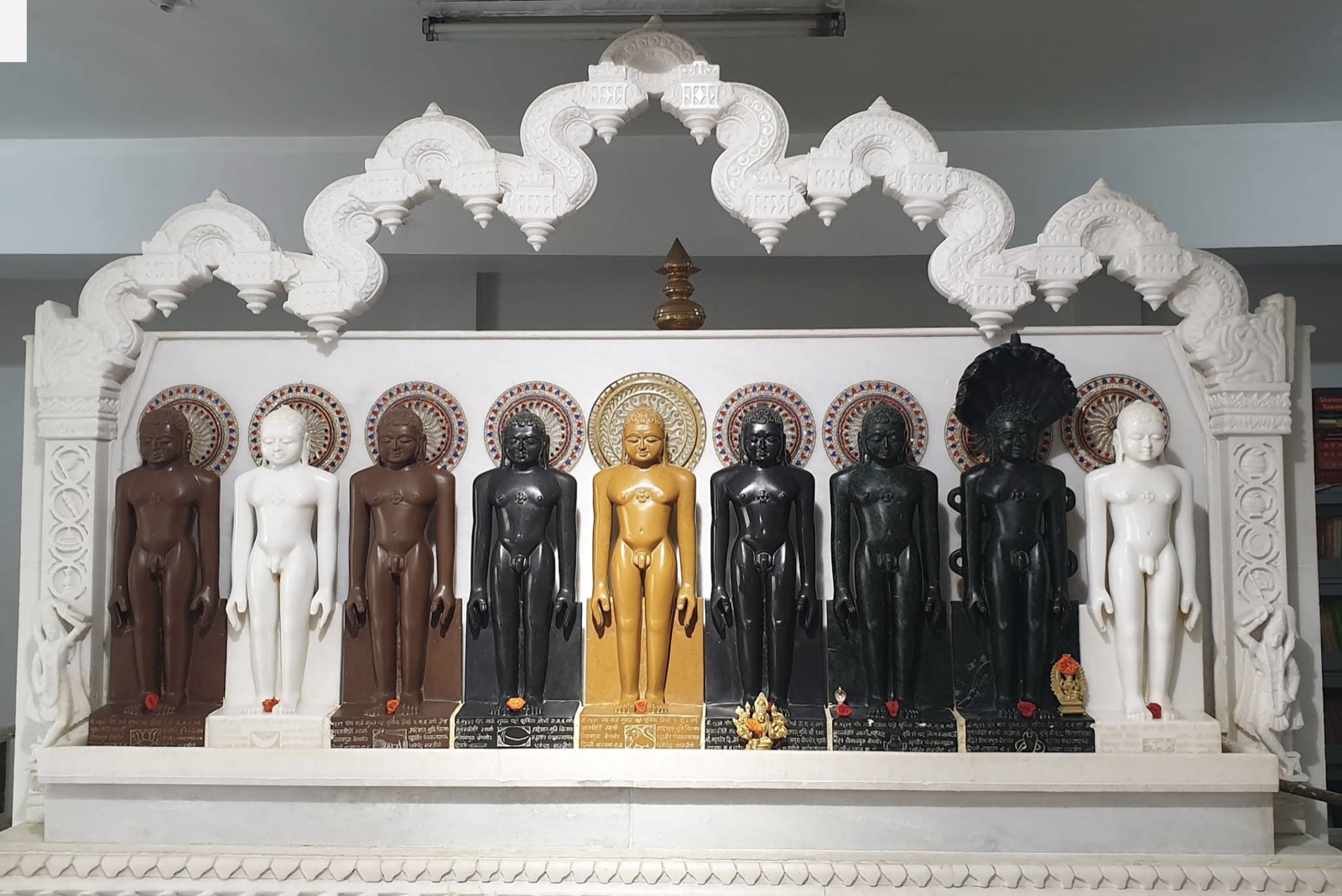Jina images in the temple shrine